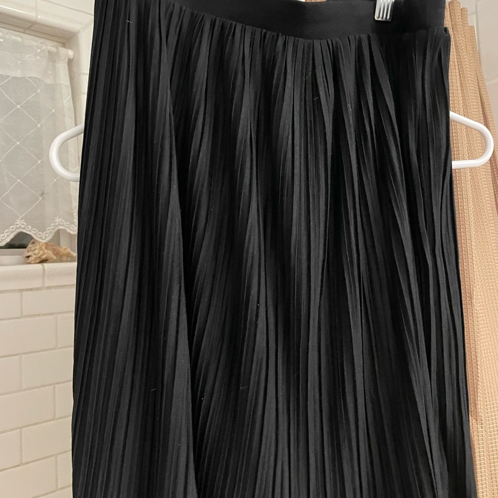 Little black flirty skirt. Size medium